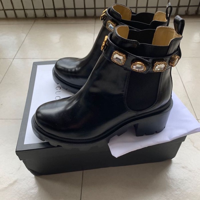 Gucci Leather ankle boot with belt black
