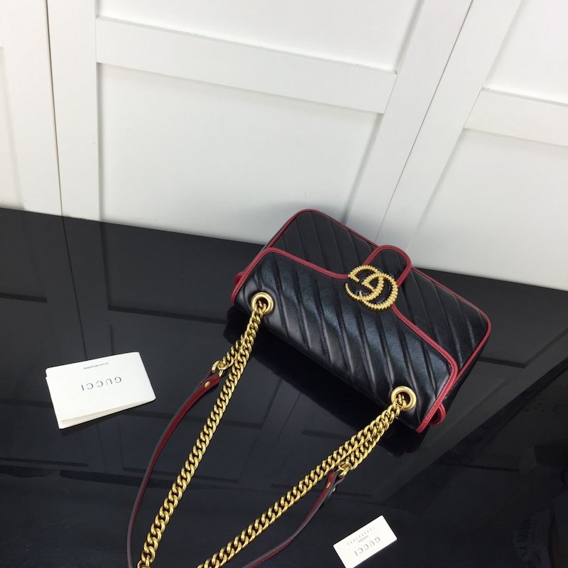 Gucci GG Marmont small matelassé shoulder bag Black / Red