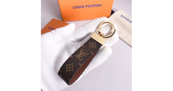 Shop Louis Vuitton MONOGRAM Dragonne Key Holder (M65221) by Ravie