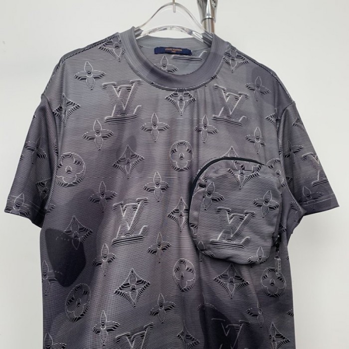 Louis Vuitton® LV Fade Printed Long-sleeved T-shirt Black. Size 3l