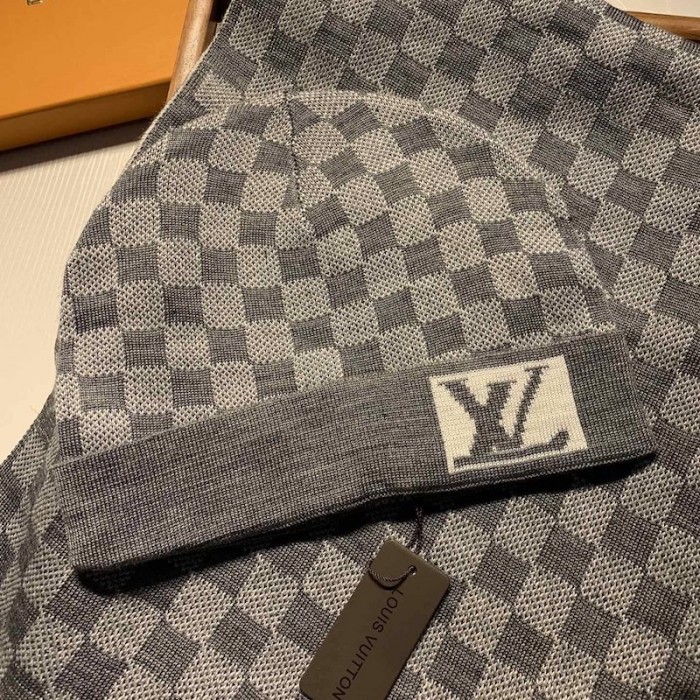 Louis Vuitton LV scarf and beanie from The Wave : r/FashionReps