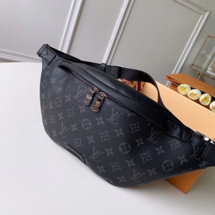 Louis Vuitton Discovery Bum Bag Men's Waist M44336 Monogram