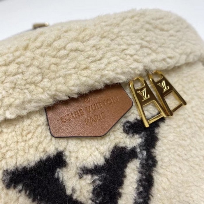 LOUIS VUITTON TEDDY Fleece Beige Brown Monogram Bumbag Fanny Pack Waist  Belt Bag $4,400.00 - PicClick